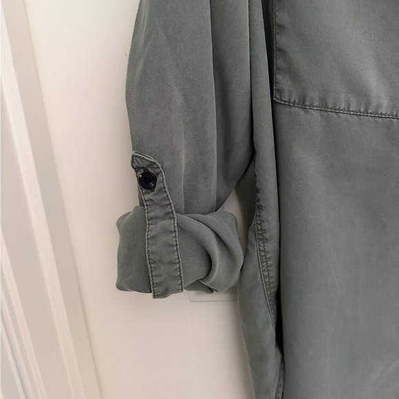 Universal Thread Light Gray Button-Up Shirt - Picture 4 of 5